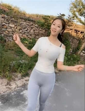 女友萱颖 夜市捞金鱼
