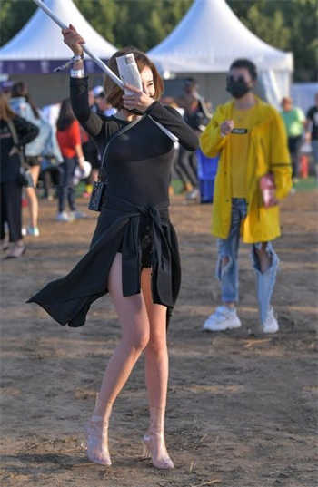 女公务员出轨领导的小说