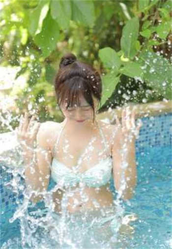 女子自己切开肚子