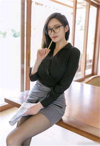 我是女信贷员和别人睡