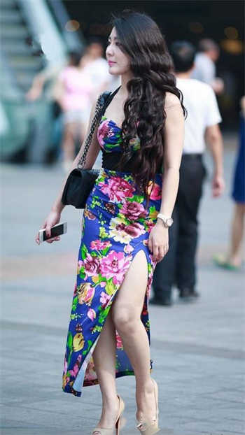 两人运动时蛋一晃一晃的